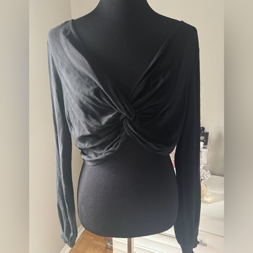 URBAN OUTFITTERS Black Twist Crop Top | SIZE M